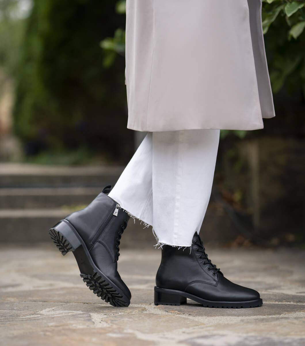 Callie in BLACK Rotate View