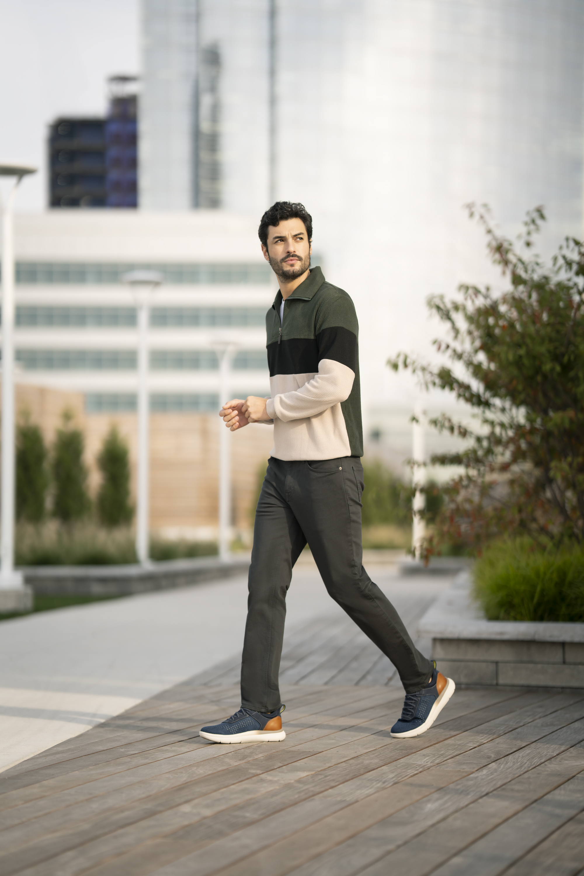 Image featuring a man wearing Fleet Knit Navy Combo Florsheim shoes.