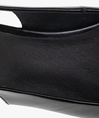 CUSHIONED FOOTBED 
