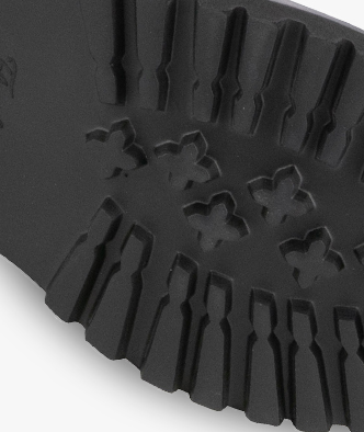DURABLE CLEATED SOLE 
