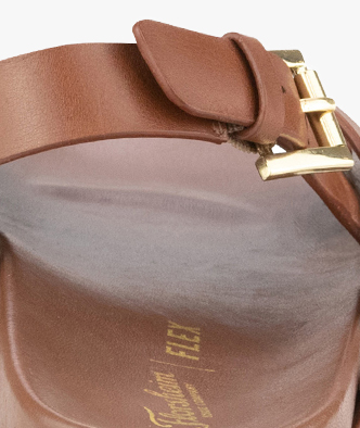 Side Buckle Closure 
